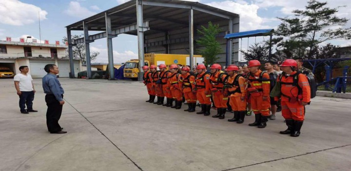 云南煤矿安全监察局副局长沈建荣到国度矿山应急接济东源队发展“五·一”期间战备值守情况查抄