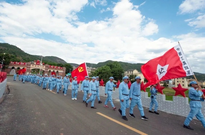 “继承革命传统，赓续红色基因，充实心灵之‘钙’”——前锋化工党委党史进建教育讲授活动