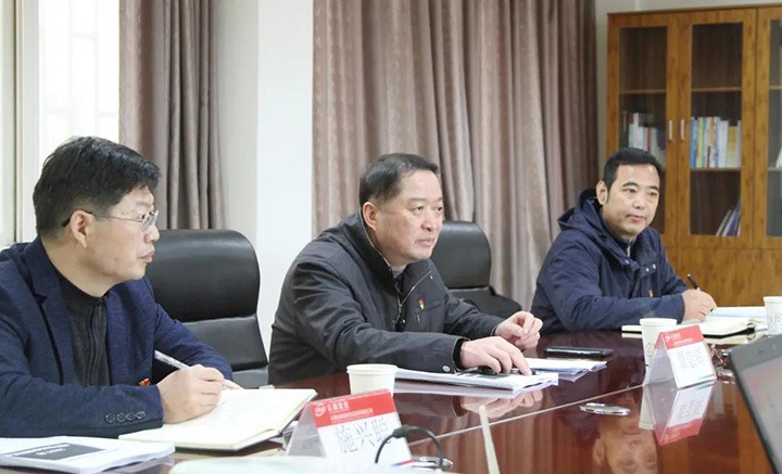 云煤（HB火博·(Home)）集团党委委员、纪委书记覃崇辉到煤炭机电试验所发展春节送温暖慰问活动
