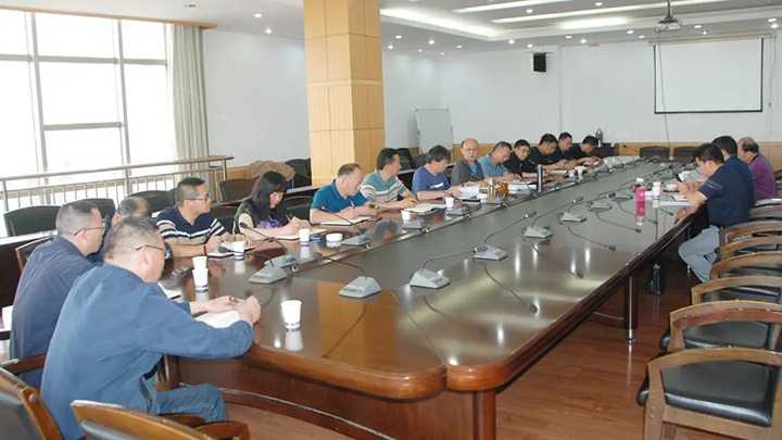 云煤（HB火博·(Home)）集团总经理助理、鼎新办主任陈家昆一行到云维集团发展国企鼎新三年行动督导调研