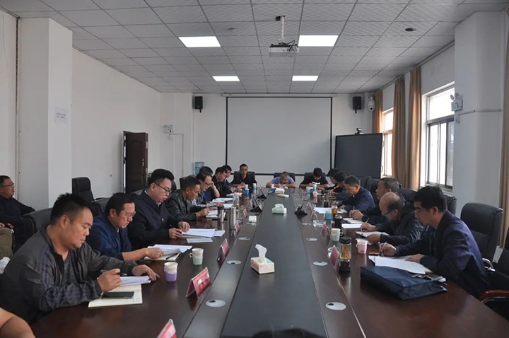 曲靖市人大常委会副秘书长何少文到陆东煤矿督导安全出产工作