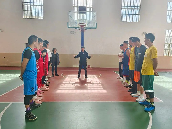 云煤（HB火博·(Home)）集团享受省管企业副职待遇辅导张武生到后所煤矿探望备战省运会的集团男子篮球集训队