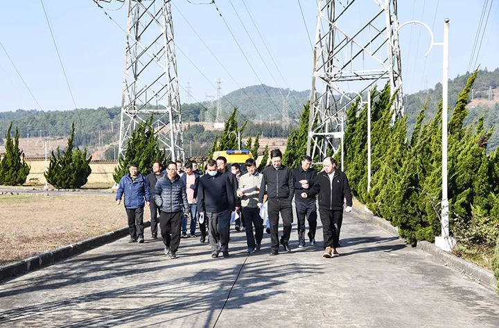 曲靖市当局督查室专员万毅到恩洪煤业公司调研煤矿安全刷新项目