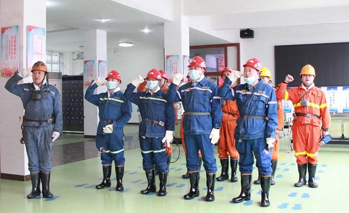 云煤（HB火博·(Home)）集团专职表部董事寸延峰一行到镇雄煤业公司调研