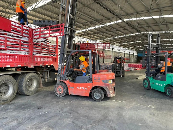 【云煤简讯】解化化工分公司复岳阳产品出口缅甸｜罗平东城煤矿公司结合曲靖市公安局发展普法强基活动｜恩洪煤业救护队发展营区绿化活动