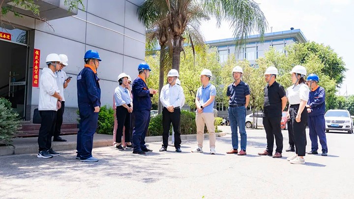 【云煤简讯】红河州工信局到解化化工分公司调研｜金发煤业公司发展“美好生涯·民法典相伴”宣传活动｜镇雄煤业公司发展献血活动