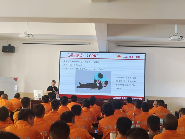 急救培训“实时雨”，云南省红十字会泽润矿山接济新苗