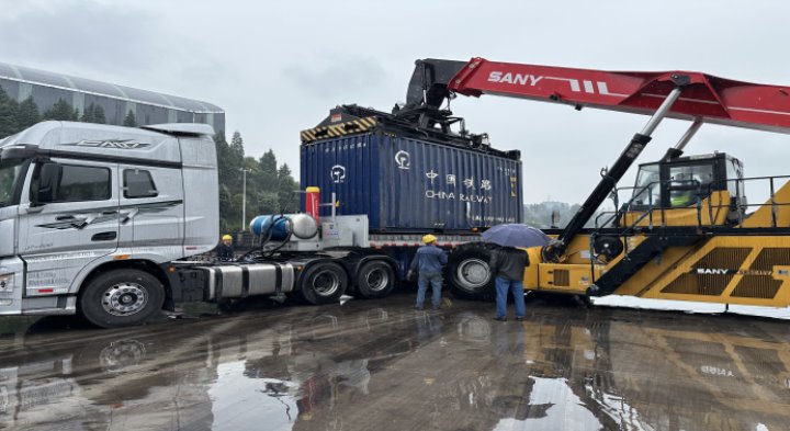 后所煤矿公司实现集装箱非煤业务首单沉大突破