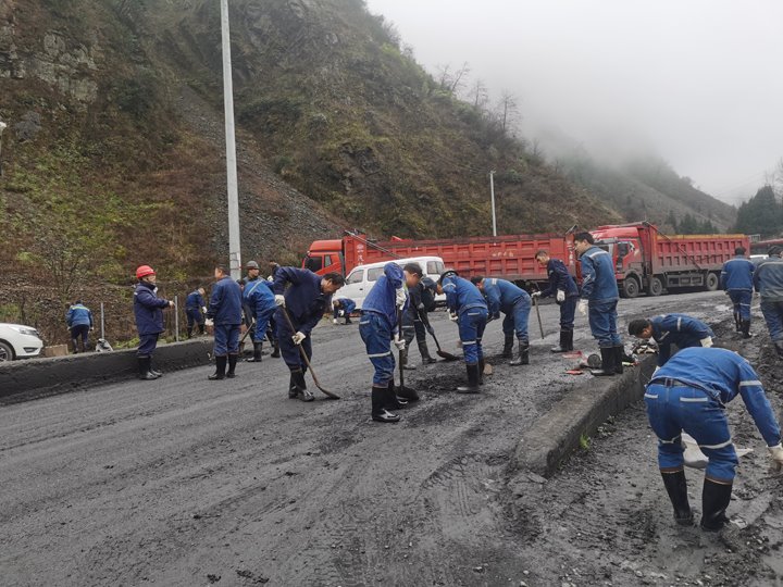 携手共进，共筑俏丽矿山