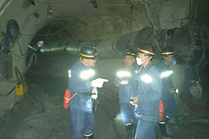 云煤矿业公司大断面巷路施工跑出“加快度”