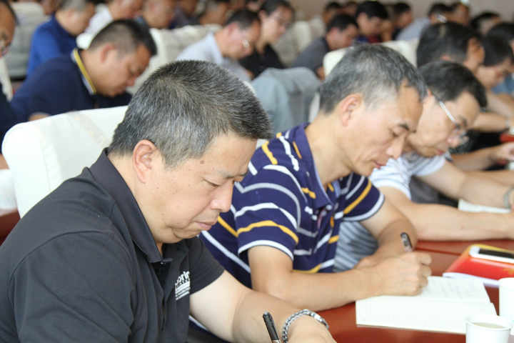 6学员仔细倾听、当真笔记。.png